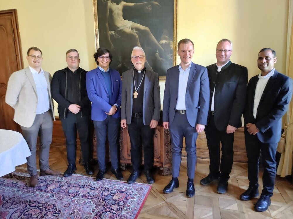 Foto: Priesterseminar Kärntner Seminargemeinschaft bei Bischof Marketz in der Karwoche 2023